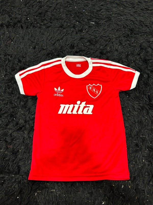 CAMISETA RETRO INDEPENDIENTE 1981 TITULAR BOCHINI NIÑO