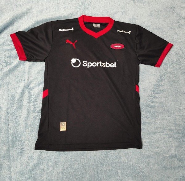 CAMISETA INDEPENDIENTE NEGRA NIÑO